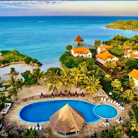 Azao Resort & Spa Pongwe Exterior photo