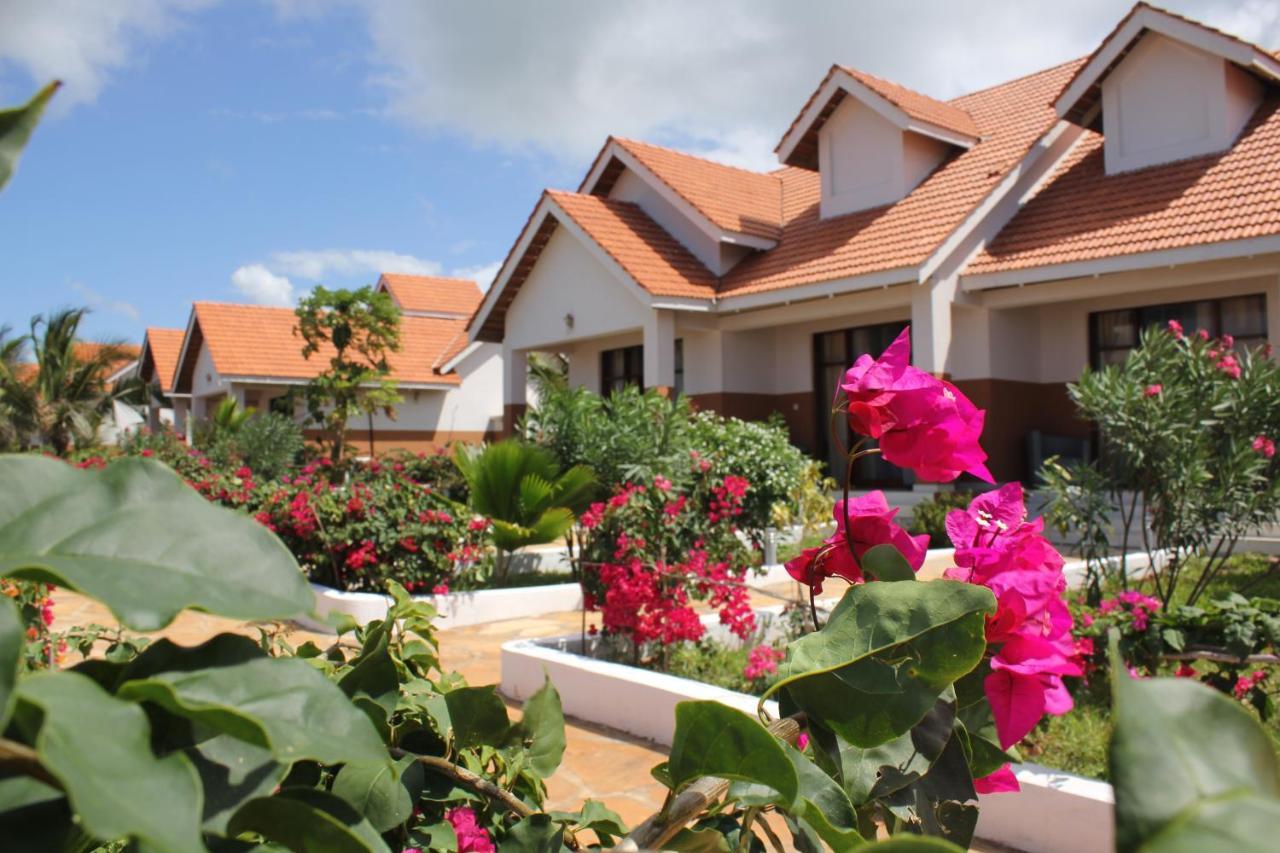 Azao Resort & Spa Pongwe Exterior photo