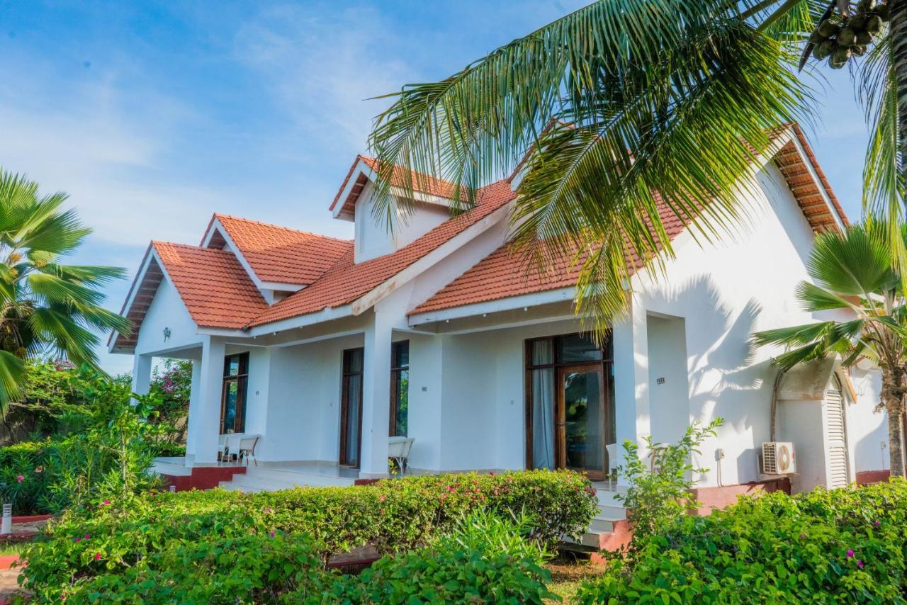 Azao Resort & Spa Pongwe Exterior photo
