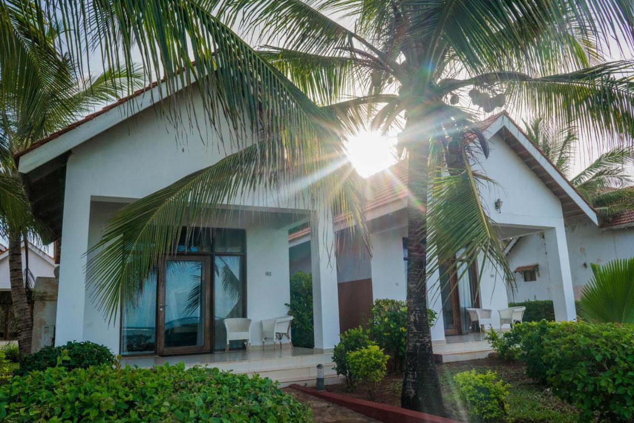 Azao Resort & Spa Pongwe Exterior photo