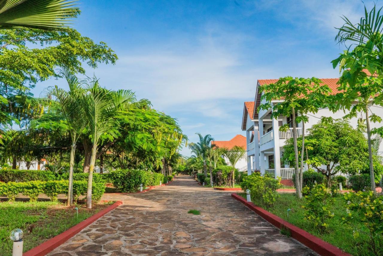Azao Resort & Spa Pongwe Exterior photo