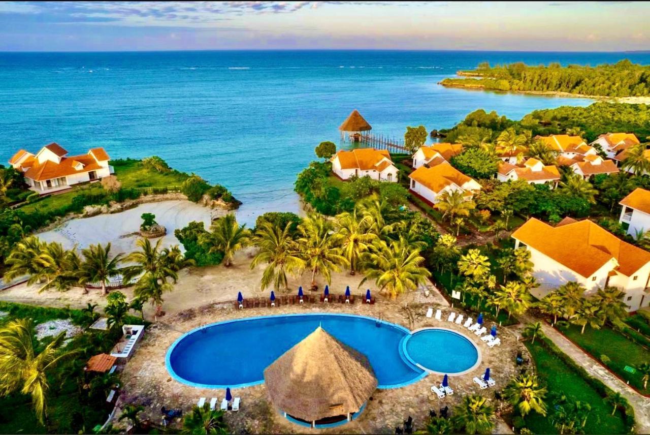 Azao Resort & Spa Pongwe Exterior photo