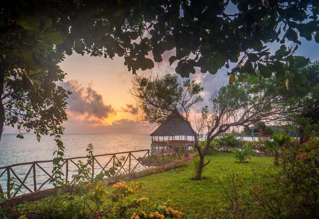 Azao Resort & Spa Pongwe Exterior photo