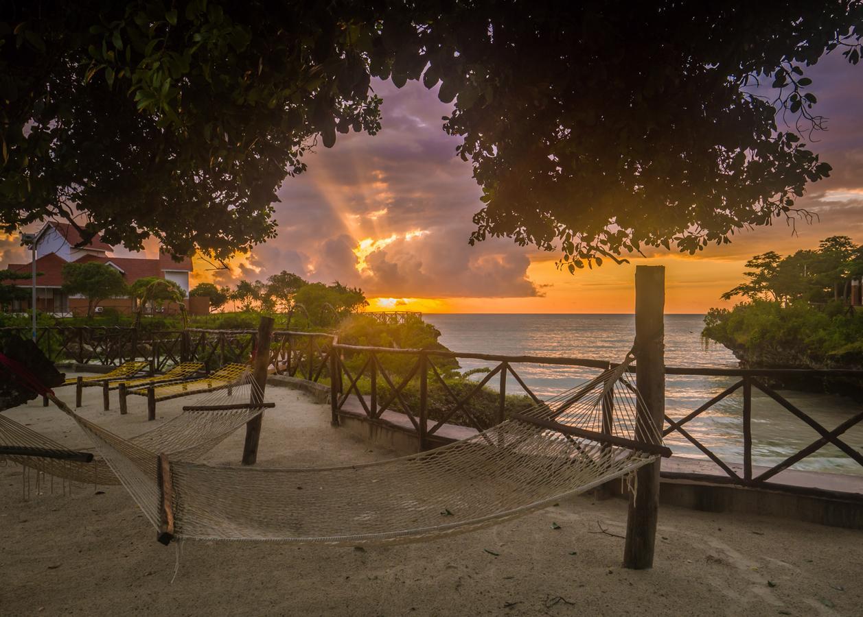 Azao Resort & Spa Pongwe Exterior photo