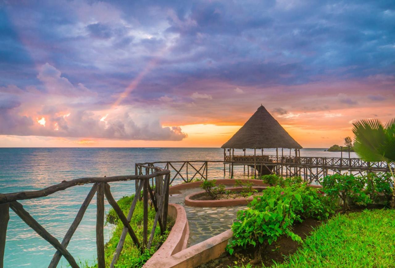 Azao Resort & Spa Pongwe Exterior photo