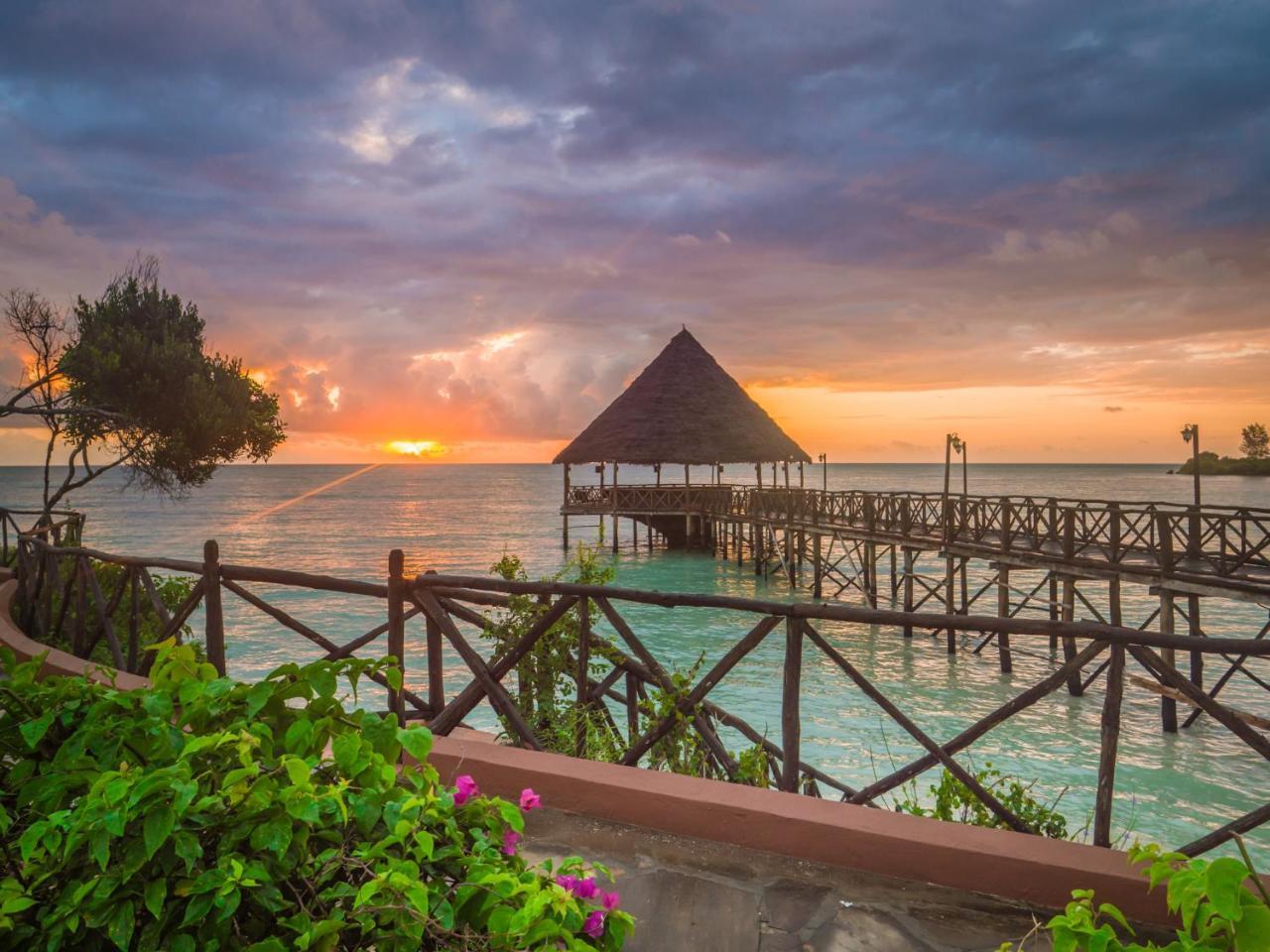 Azao Resort & Spa Pongwe Exterior photo