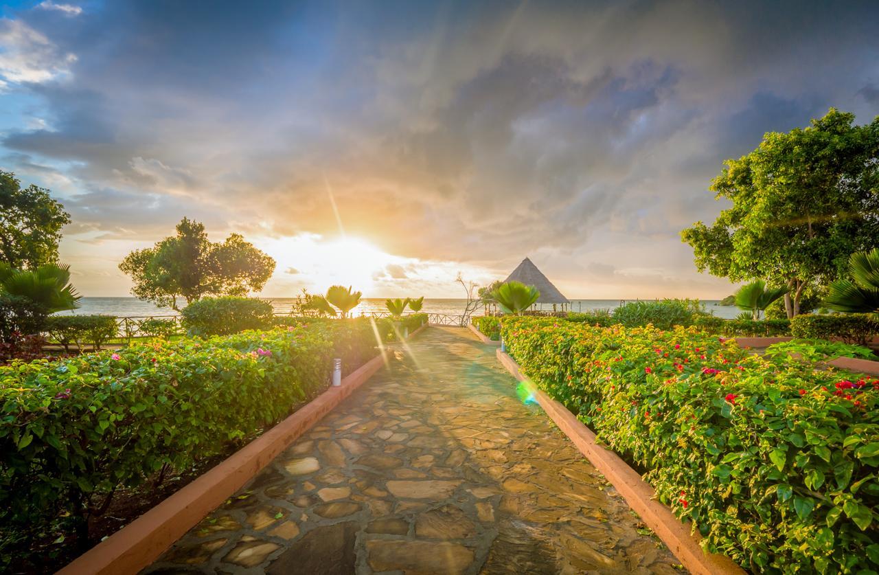 Azao Resort & Spa Pongwe Exterior photo