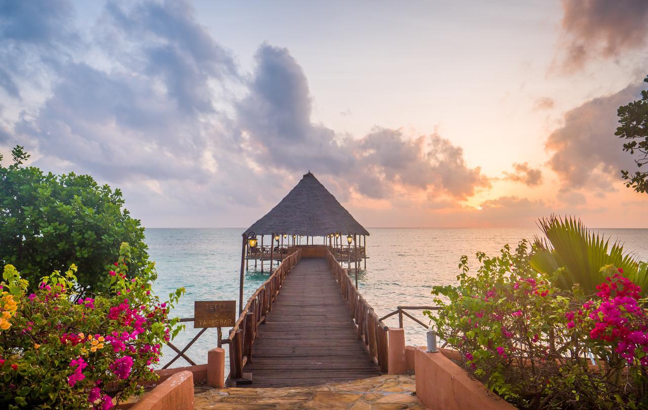 Azao Resort & Spa Pongwe Exterior photo